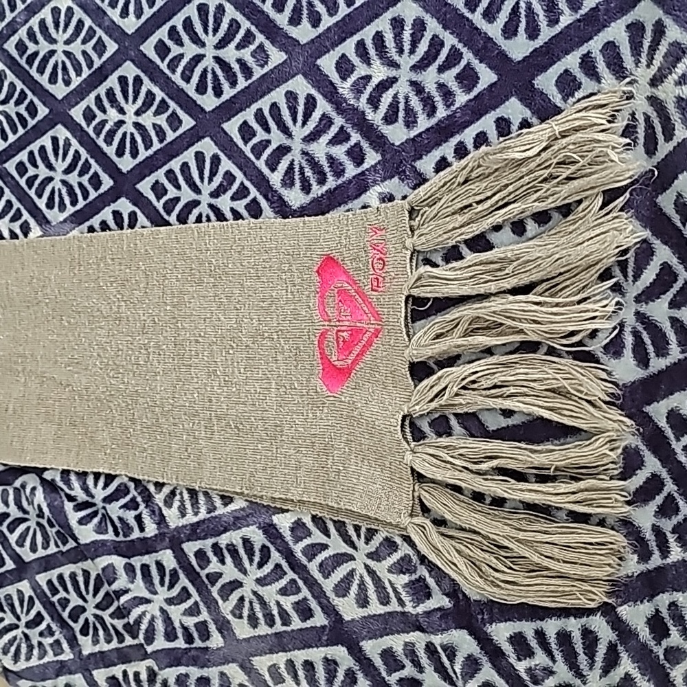 Roxy Scarf